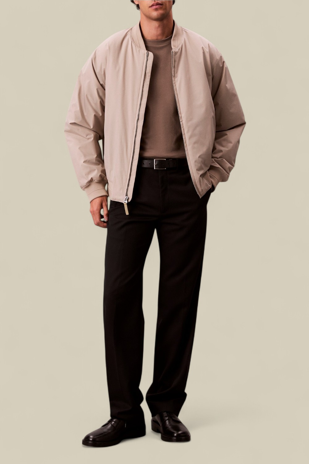 תמונת כל הלוק של חולצת טי שרוול ארוך